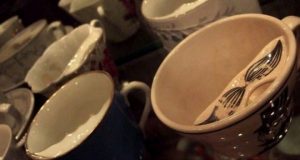 Чашки для усов, Стаффордшир, примерно 1750 год (Музей Виктории и Альберта).