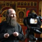Почему православные священники носят бороду, а католические нет?