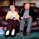 98-летняя мать переехала к сыну в дом престарелых, чтобы за ним ухаживать