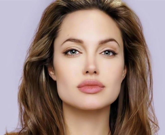 23еные назвали женщину с самыми сексуальными губамиИ это не Анджелина Джоли
