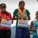 Мексиканка в юбке и сандалиях выиграла забег на 50 км