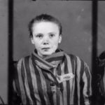 Фашисты заставили фотографа снимать пленных Освенцима,и это спасло ему жизнь