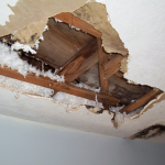 Как восстановить отделку потолка после потопа